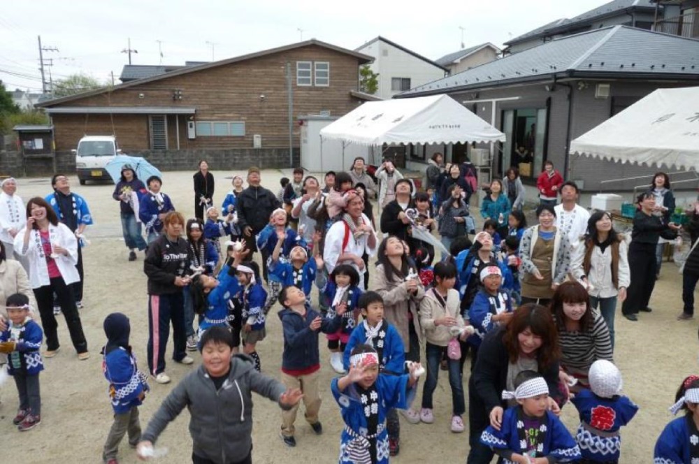 春祭り最後のイベント餅まきの風景です！